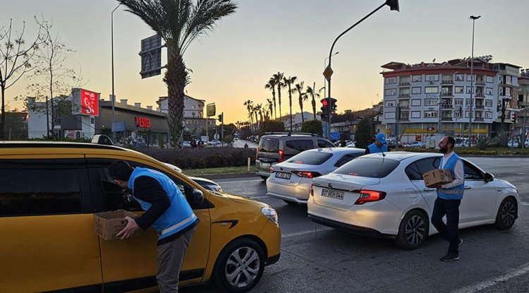 Gazipaşa'da sürücülere iftariyelik dağıtıldı