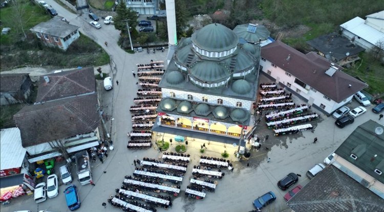 Düzce'de köylülerin iftar kazanı yarım asrı aşkındır birlik ve beraberlik için kaynıyor