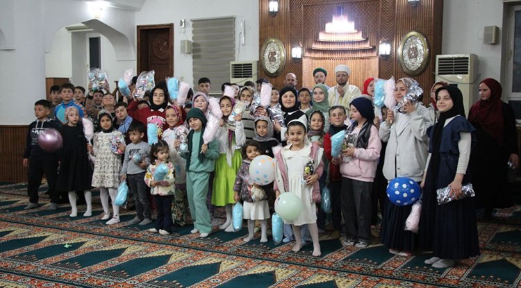 Sakarya'da camiye gelen çocuklar ramazan coşkusunu yaşıyor