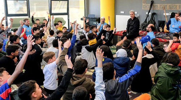 İzmir ve Manisalı Gençler Ramazan Kampında buluştu