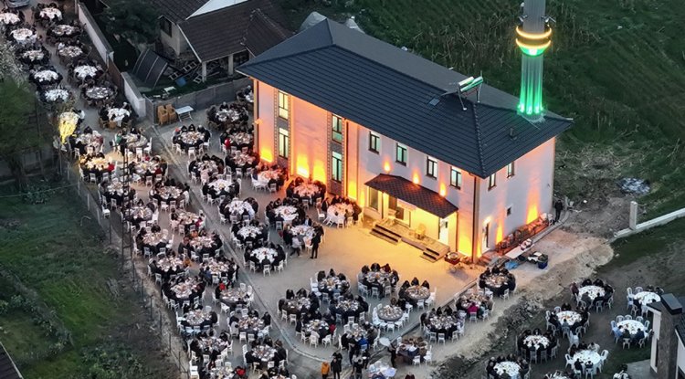 Düzce'de depremde hasar gören cami yeniden inşa edilerek ibadete açıldı
