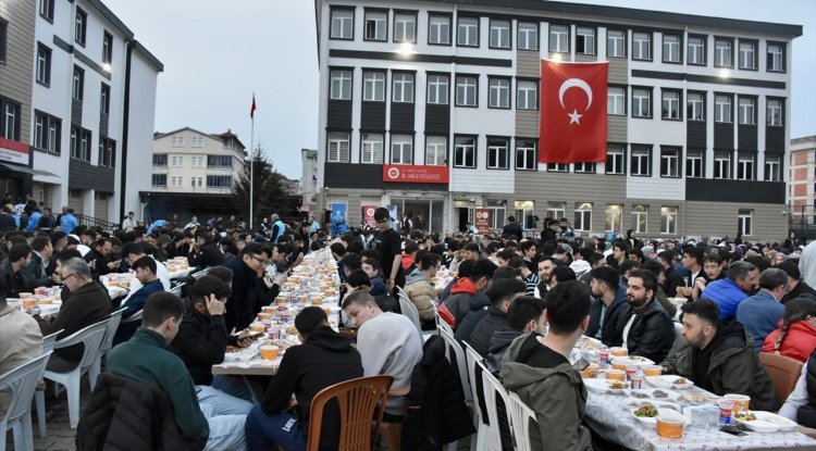 Ordu'da yaklaşık 1500 üniversite öğrencisi iftarda buluştu