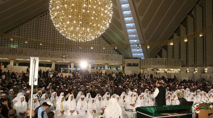 Pakistan'da Kadir Gecesi Sevinci