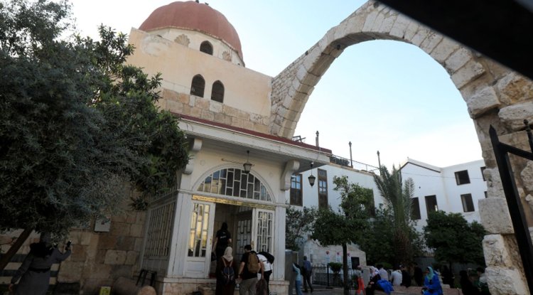 Emevi Camii'ne gelenler, Türbe ve Türk Şehitlikleri'ni ziyaret ediyor