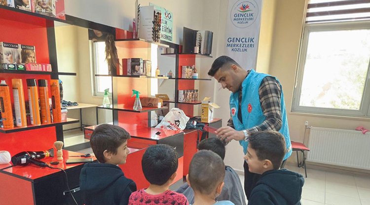 Kozluk'ta çocuklara ücretsiz bayram tıraşı