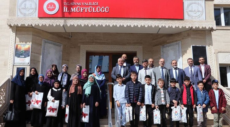 Sivas'ta hafızlıklarını tamamlayan öğrenciler ödüllendirildi
