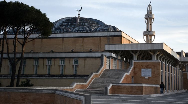 Roma Büyük Cami iftar sofralarıyla herkes için buluşma noktası