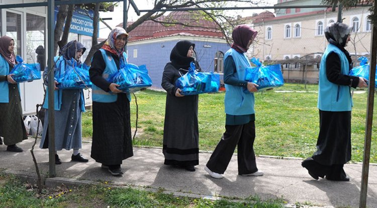 TDV'den ihtiyaç sahibi ailelere bayram hediyesi