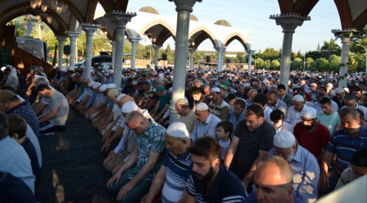 Bayram namazı saat kaçta kılınacak? 30 Mart 2025 İstanbul, Ankara, İzmir ve 81 ilde Ramazan bayramı namazı saatleri