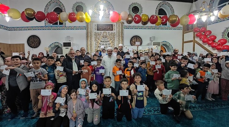 Çorum'da, ramazan ayı boyunca teravih namazına giden 293 çocuk ödüllendirildi