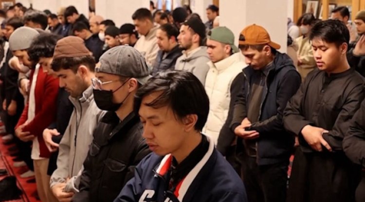 Tokyo’da tarihi bayram: Camide yoğunluk nedeniyle bayram namazı 3 kere kılındı