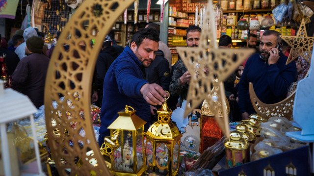 Ramazan heyecanı dünyada coşkuyla karşılanıyor: Çarşılar doldu sokaklar ışıklandı