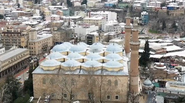 Altı asırlık tarihi dokusuyla Bursa Ulu Camii gül suyuyla ramazana hazırlanıyor