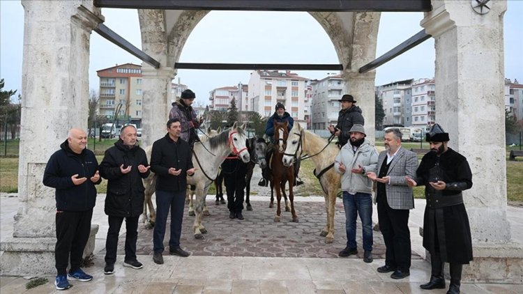 İspanya'dan at sırtında kutsal topraklara giden 3 hacı adayı Edirne'den dualarla uğurlandı