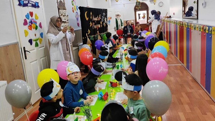 Yozgatlı "tekne orucu" tutan minikler iftar etti