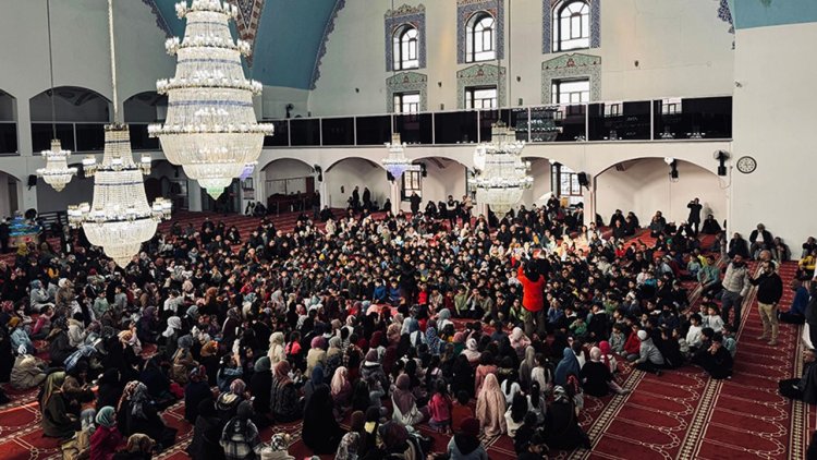 Sertaç Abi Isparta Sultan Alparslan Camii'nde gençlerle buluştu