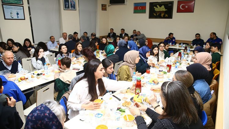 TDV Bakü Türk Lisesi'nde şehit yakınlarının katılımıyla iftar programı düzenlendi