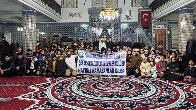 Elbistan'daki Teheccüd Gecesi'ne gençlerden yoğun ilgi