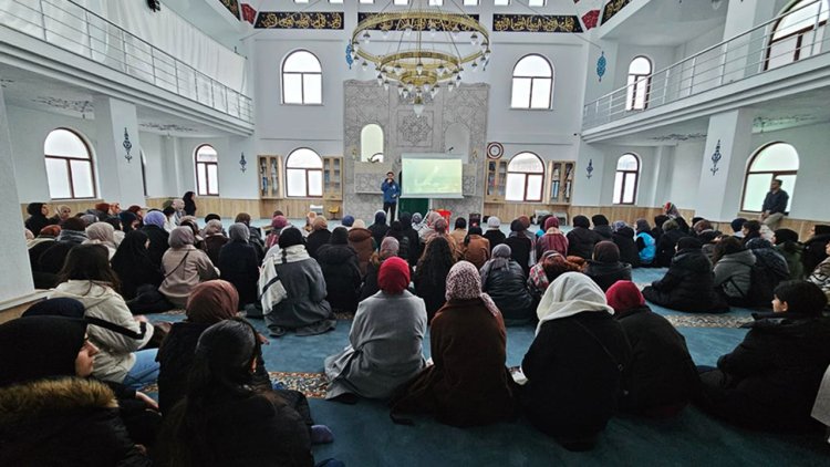 Tuşba'da gençler iftarda buluştu