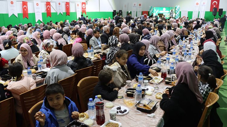 Hatay Valisi Masatlı, Kur'an kursu öğrencileriyle iftar yaptı