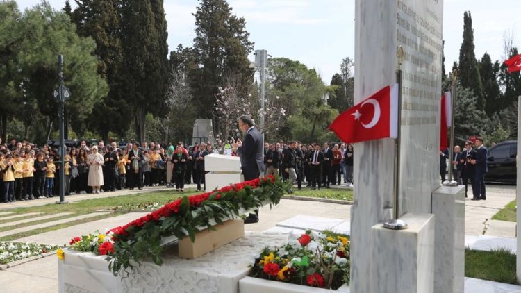 İstiklal şairi kabri başında anıldı