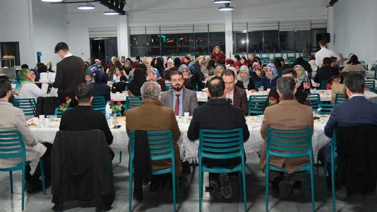 Ailesinden uzak gençler, müftülüğün iftar sofrasında buluştu