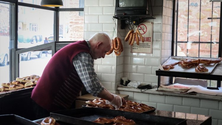 Bursa'da çocukların "tekne orucu" için hazırlanan iftariyelik poğaça geleneği sürdürülüyor