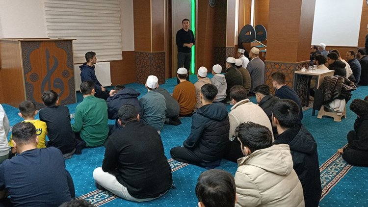 Gerede'de gençler sahurda bir araya geldi