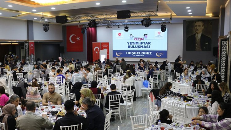Mersin'de yetim iftarı düzenlendi