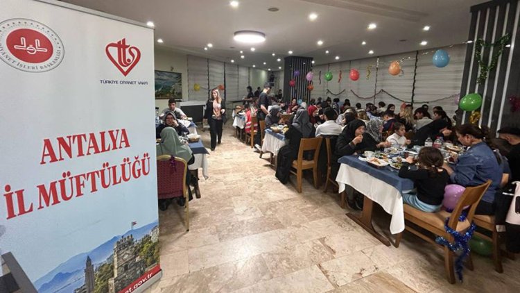 Antalya’da yetimler iyilik sofrasında bir araya geldi
