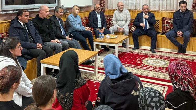 Vali Çiçek, gençlerle iftar etti