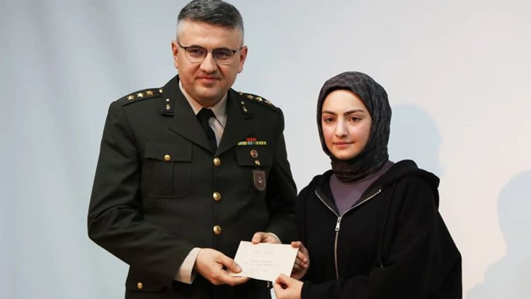 Darende'de "Çanakkale Ruhu"nu resmeden gençler ödüllendirildi