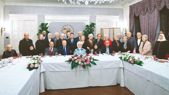 Emine Erdoğan asırlık çınarları ağırladı