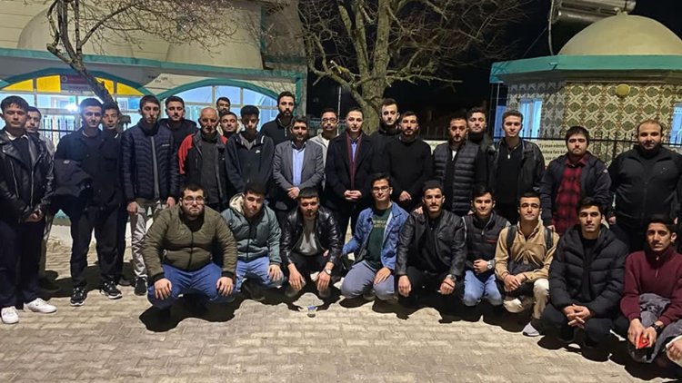 Üniversite gençliği sınırda iftar etti