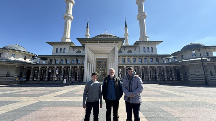 At sırtında yolculuk yapan İspanyol hacı adayları Beştepe Millet Camii'ni ziyaret etti