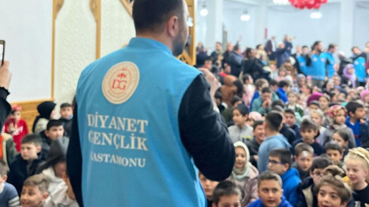 Kastamonu’da çocuklar teravihte buluştu