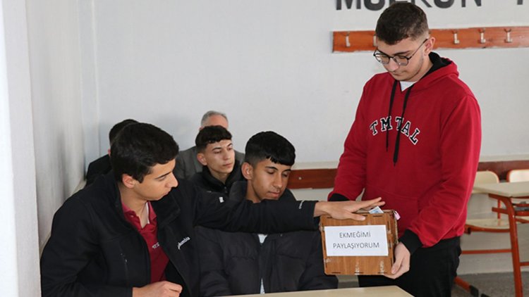 Amasya'da öğrenciler "zimem defteri" geleneğini yaşattı