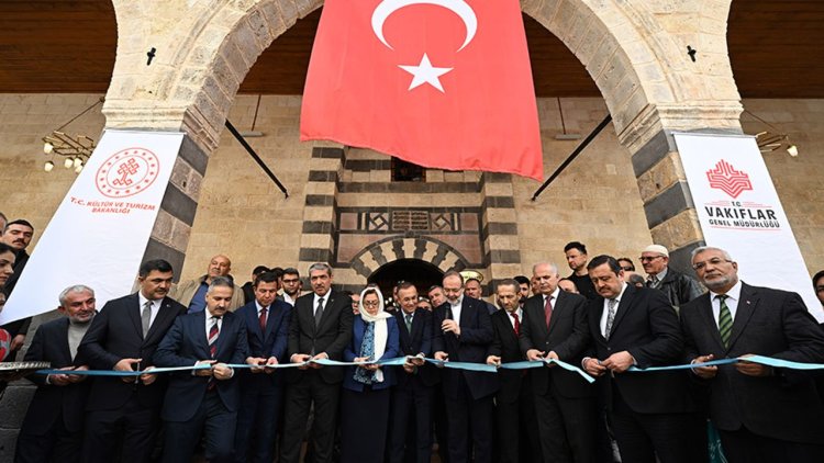Gaziantep'te depremde hasar alan 5 asırlık Alaybey Camisi yeniden ibadete açıldı