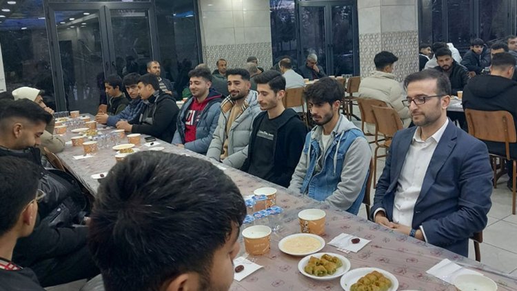 Kahta'da gençlik iftarı düzenlendi