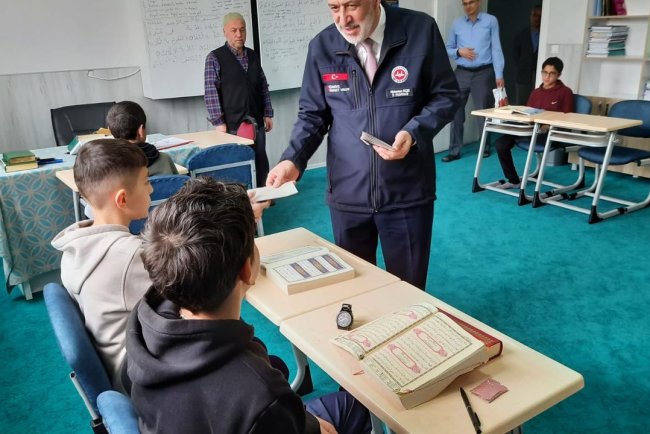 Müftülükten öğrencilere bayram harçlığı