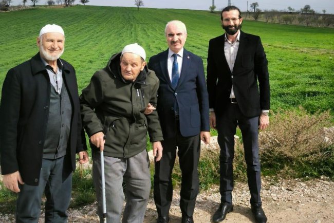 Gedizli hayırsever çift, tarlasını TDV’ye bağışladı