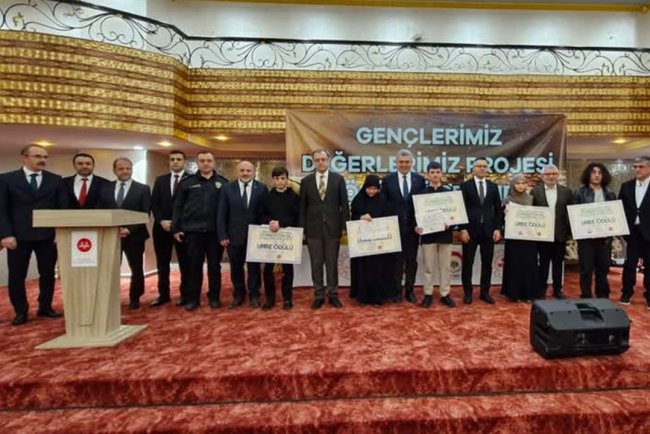 Bulancak'ta 5 genç umre ile ödüllendirildi