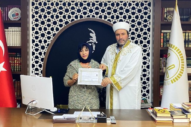 Alman kadın Alanya’da Müslüman oldu