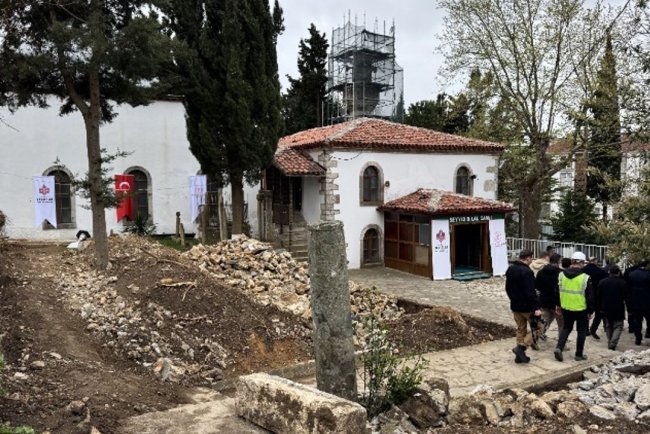 Sinop'ta 675 yıllık tarihi türbe onarılıyor