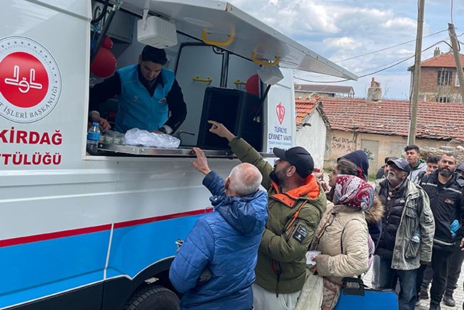 Tekirdağ'da dünya romanlar günü ikramı yapıldı