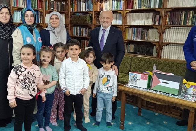 Aksaraylı minikler Filistin'e destek oldu