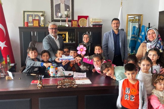 Besnili miniklerden Gazzeli kardeşlerine destek