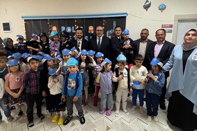 Mersinli minikler polis amcalarıyla buluştu