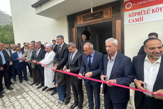 Hakkari Köprülü Köyü Camii dualarla açıldı
