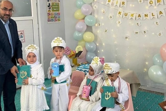 Viranşehirli minikler Kur'an'a geçmenin mutluluğunu yaşıyor